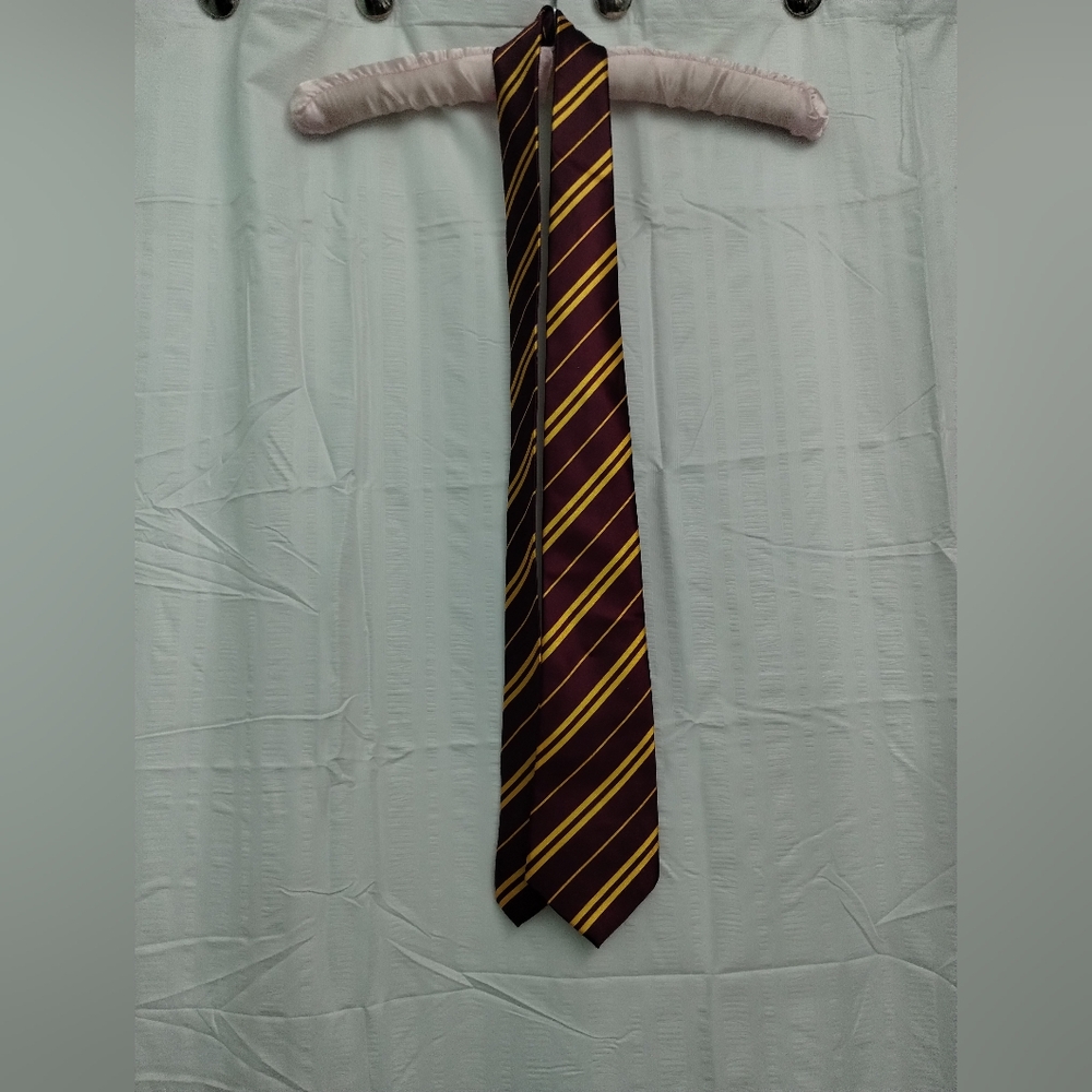 Harry Potter Gryffindor Robe Set - Picture 5 of 9